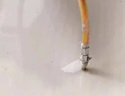 南陵瓷砖空鼓维修公司专业解答在瓷砖铺贴过程中，如果使用的砂料过粗（如全部使用了粗砂），可能会导致以下问题